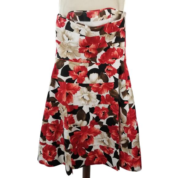 White House Black Market Red Black White Floral  Strapless Dress Lined Size 2 - Picture 2 of 5